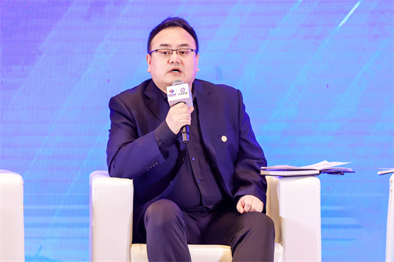 壹葡ONEBETS娛樂城：助力“雙碳”，藍擎重工百台新能源重卡項目簽約